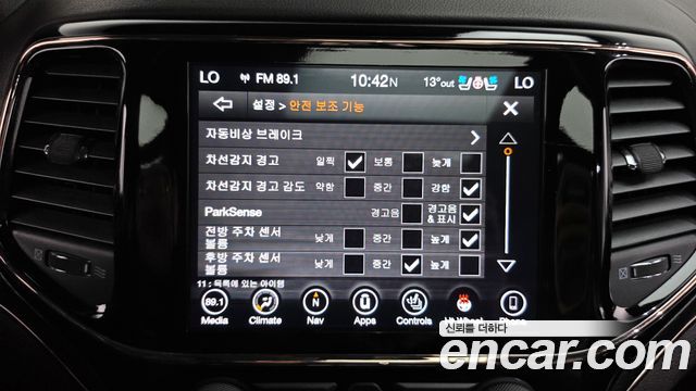 Jeep Cherokee 2019 — photo 16