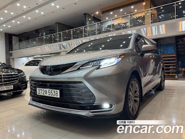 Toyota Sienna 2025 — photo 1