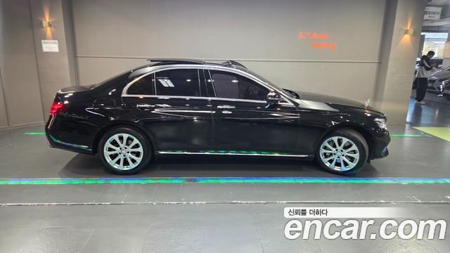 Mercedes-Benz E-Class 2017 — photo 5