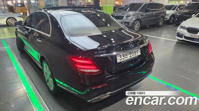 Mercedes-Benz E-Class 2017 — photo 8