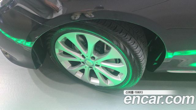 Mercedes-Benz E-Class 2017 — photo 10
