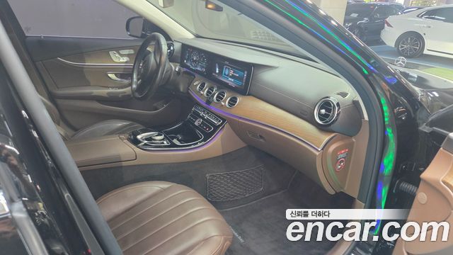 Mercedes-Benz E-Class 2017 — photo 11