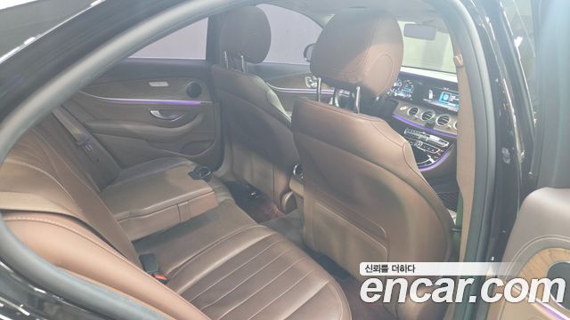 Mercedes-Benz E-Class 2017 — photo 19
