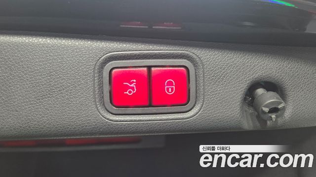 Mercedes-Benz E-Class 2017 — photo 20