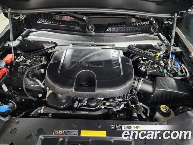 Land Rover Defender 2026 — photo 6