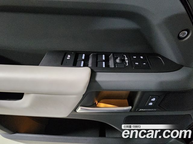 Land Rover Defender 2026 — photo 13