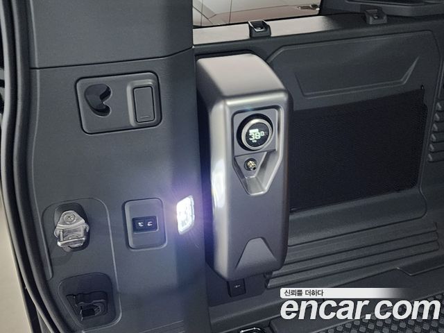 Land Rover Defender 2026 — photo 18