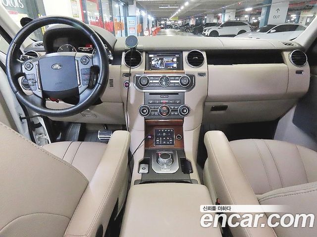Land Rover Discovery 2016 — photo 10