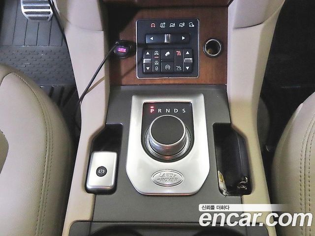 Land Rover Discovery 2016 — photo 12