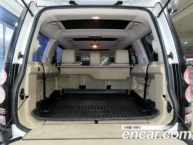 Land Rover Discovery 2016 — photo 16