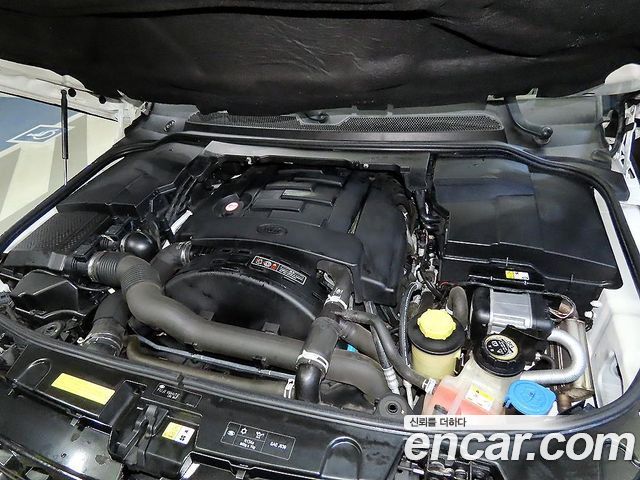 Land Rover Discovery 2016 — photo 19