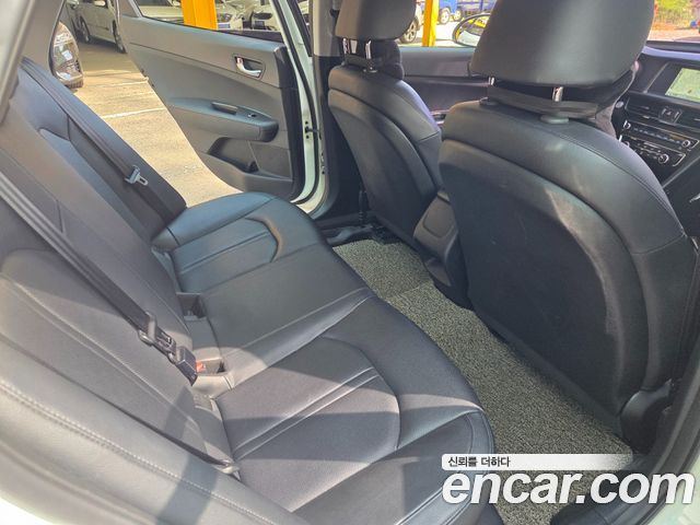 Kia K5 2017 — photo 18