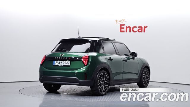 Mini Cooper 2025 — photo 2
