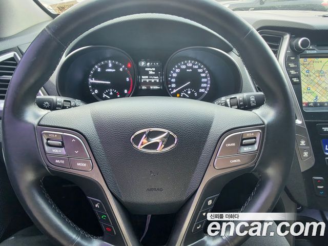 Hyundai Santafe 2017 — photo 12