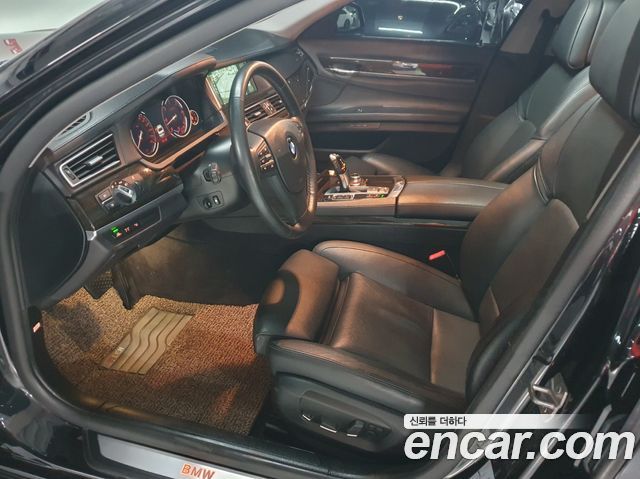 BMW 7-Series 2013 — photo 10