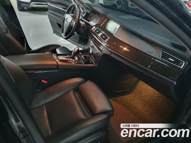 BMW 7-Series 2013 — photo 13
