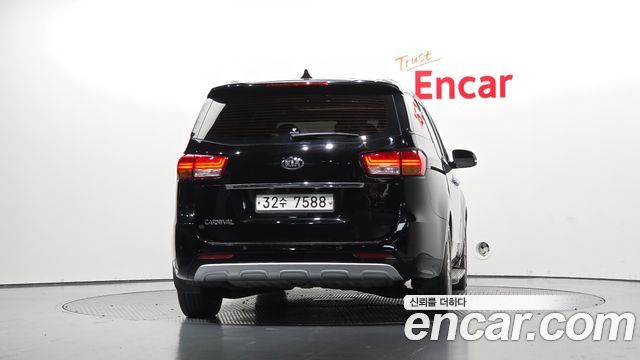 Kia Canival 2015 — photo 4