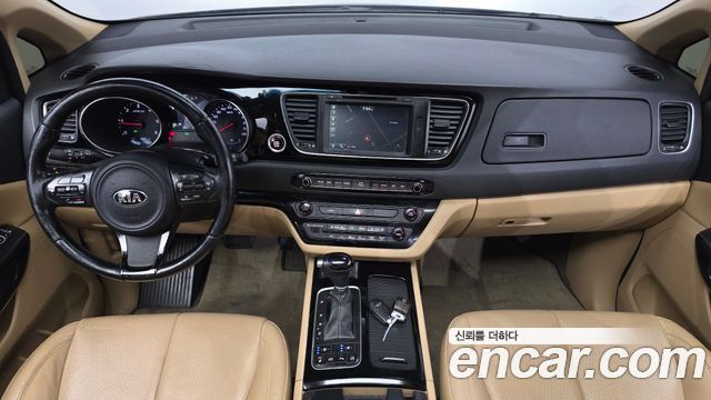 Kia Canival 2015 — photo 10