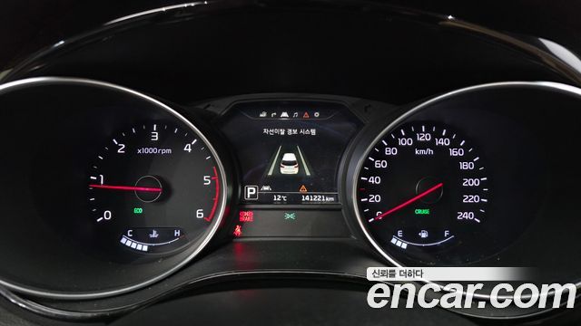 Kia Canival 2015 — photo 11
