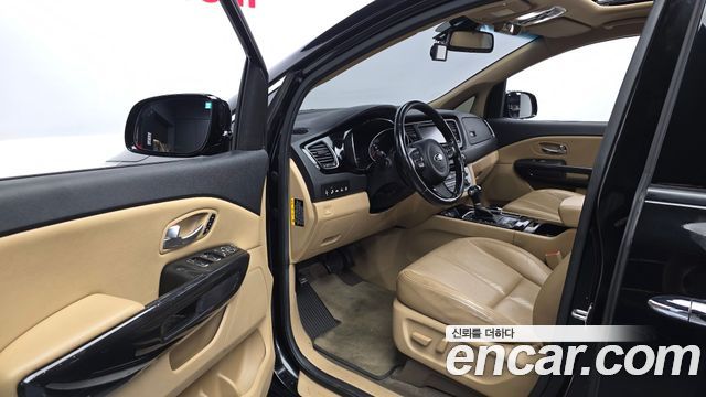 Kia Canival 2015 — photo 13