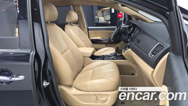 Kia Canival 2015 — photo 17
