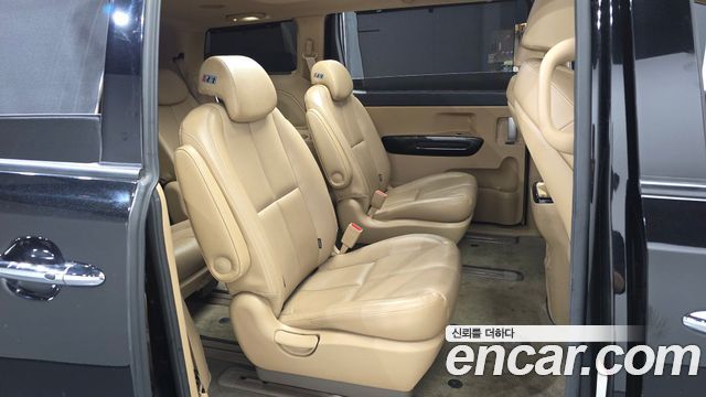 Kia Canival 2015 — photo 18
