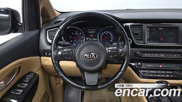 Kia Canival 2015 — photo 19