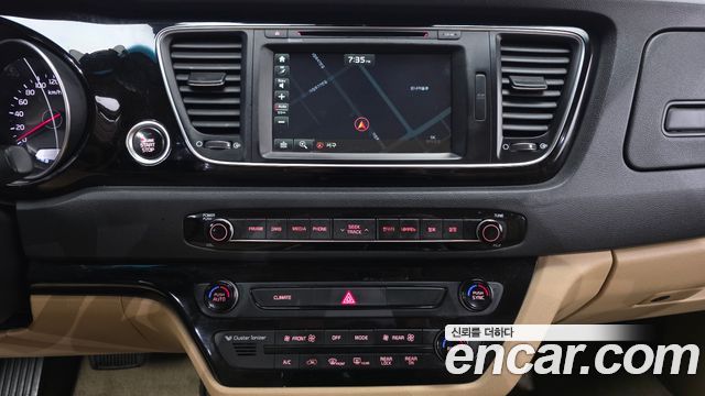 Kia Canival 2015 — photo 20