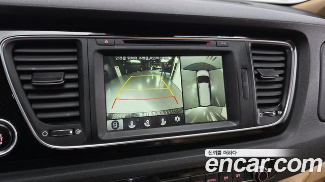 Kia Canival 2015 — photo 21
