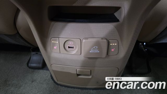 Kia Canival 2015 — photo 25