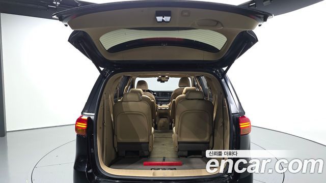 Kia Canival 2015 — photo 26