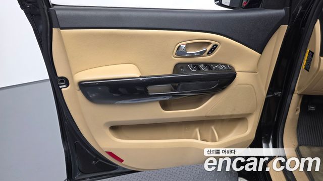 Kia Canival 2015 — photo 15