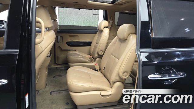 Kia Canival 2015 — photo 16