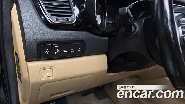 Kia Canival 2015 — photo 28
