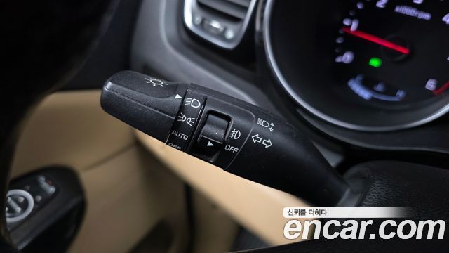 Kia Canival 2015 — photo 29