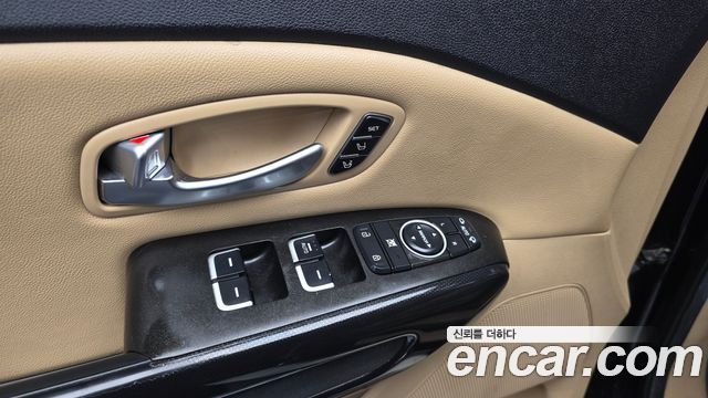 Kia Canival 2015 — photo 31