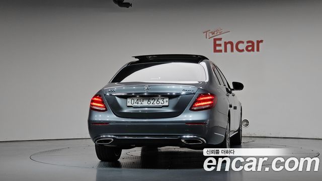 Mercedes-Benz E-Class 2018 — photo 4