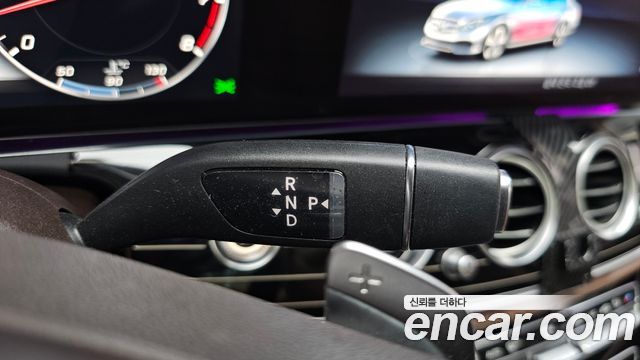 Mercedes-Benz E-Class 2018 — photo 12