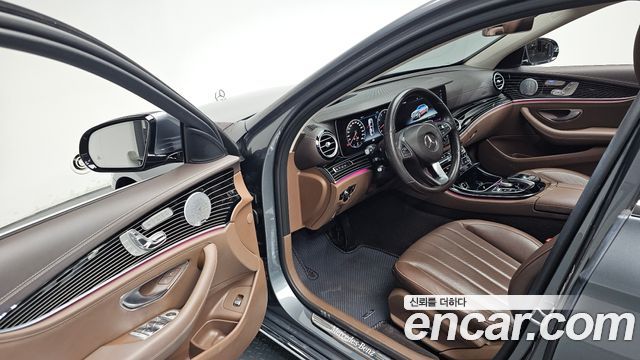 Mercedes-Benz E-Class 2018 — photo 13