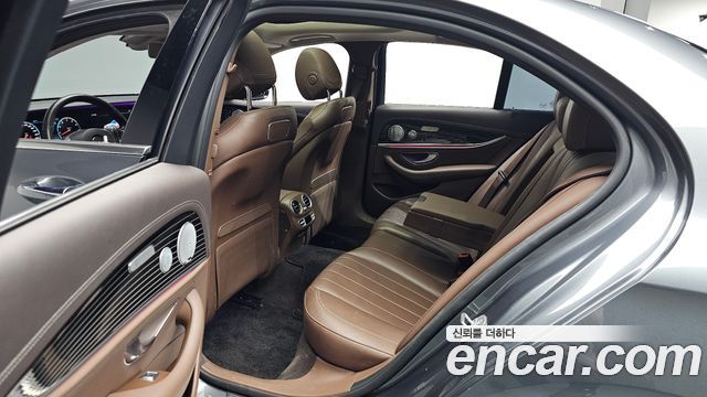 Mercedes-Benz E-Class 2018 — photo 17