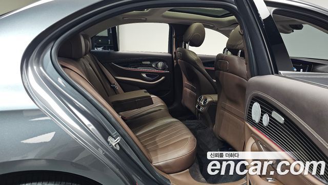 Mercedes-Benz E-Class 2018 — photo 18