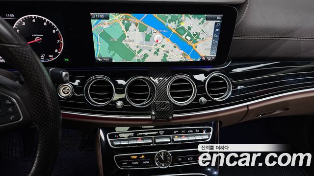 Mercedes-Benz E-Class 2018 — photo 20