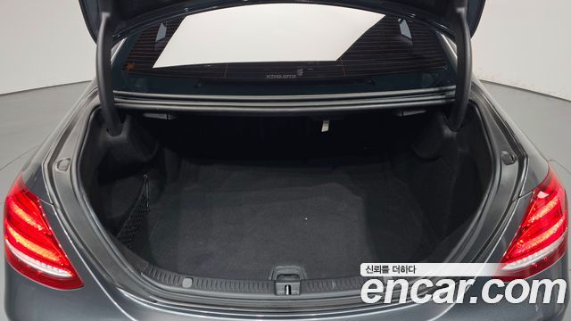 Mercedes-Benz E-Class 2018 — photo 26