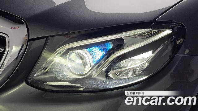 Mercedes-Benz E-Class 2018 — photo 8