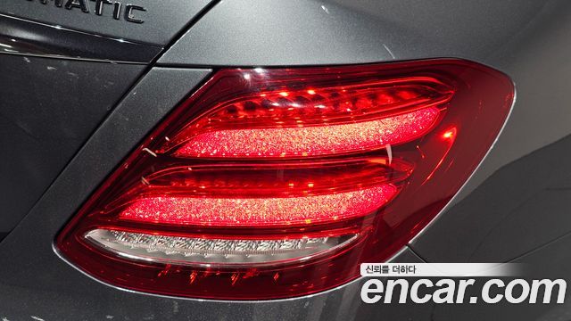 Mercedes-Benz E-Class 2018 — photo 9