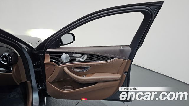 Mercedes-Benz E-Class 2018 — photo 14