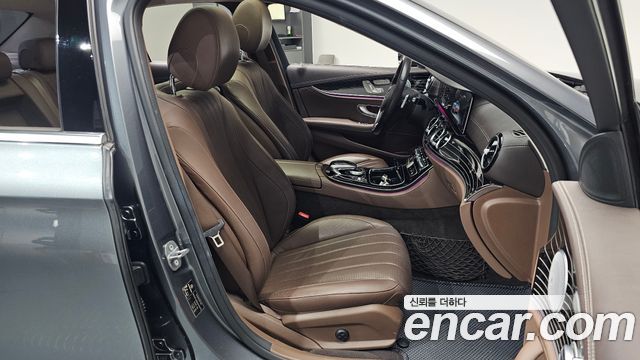 Mercedes-Benz E-Class 2018 — photo 16
