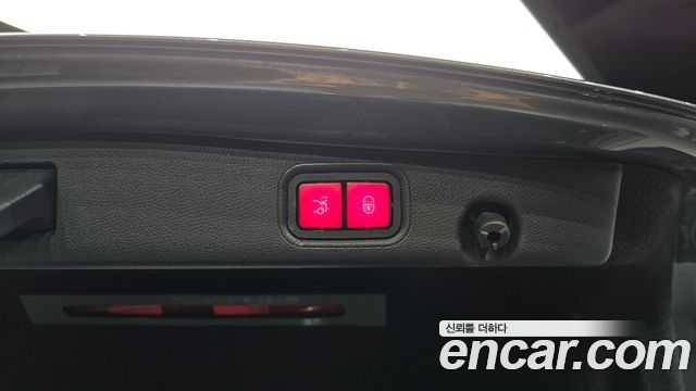 Mercedes-Benz E-Class 2018 — photo 27