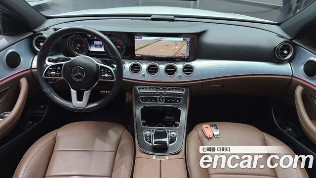 Mercedes-Benz E-Class 2020 — photo 10