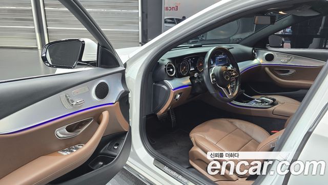 Mercedes-Benz E-Class 2020 — photo 13
